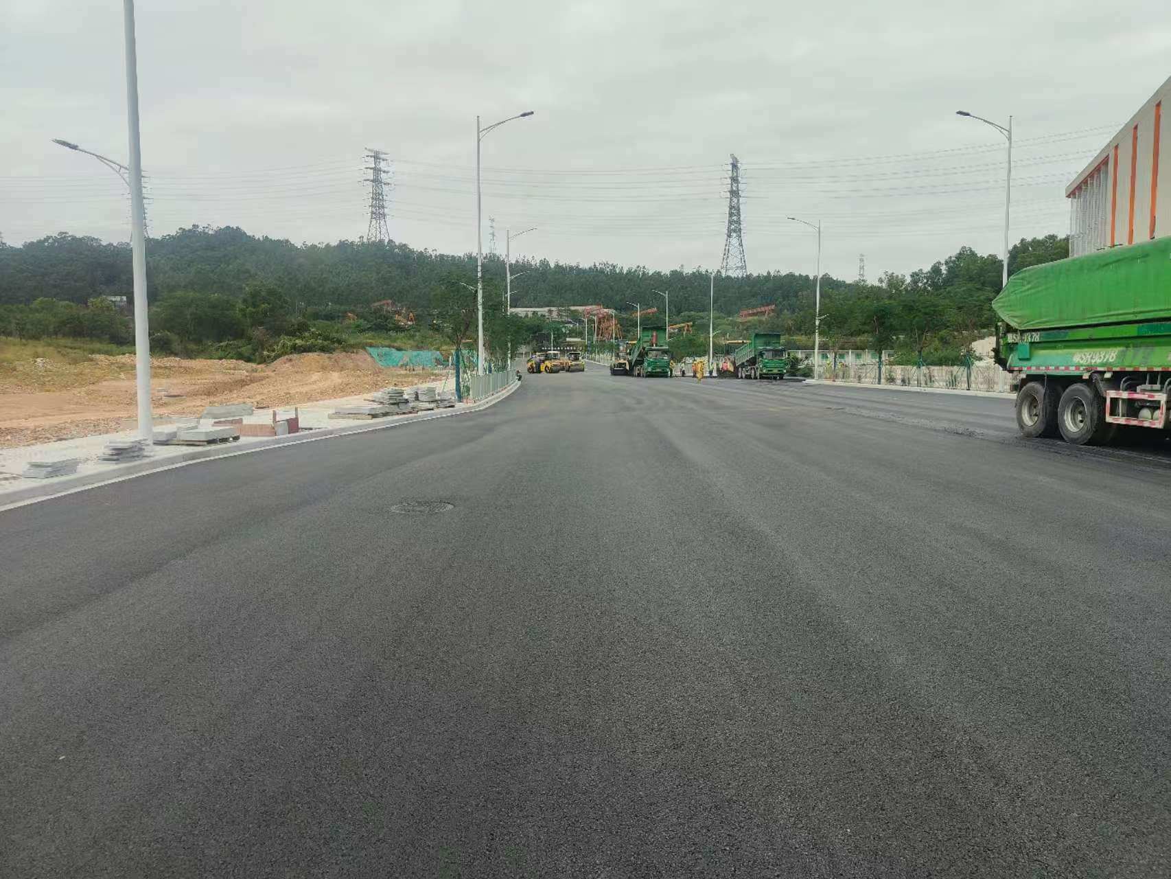 东莞市政沥青摊铺施工